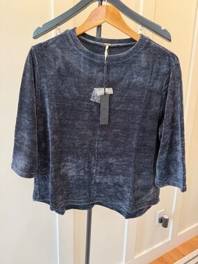 Poof! Plush Velvet Crewneck Top in Charcoal